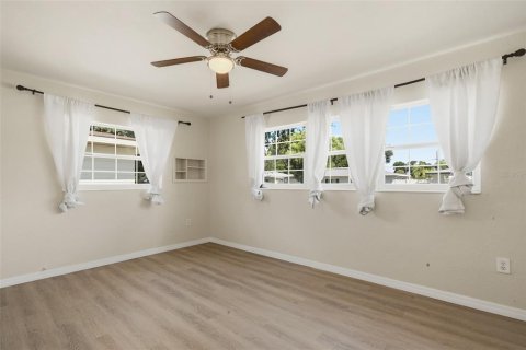 Casa en venta en Saint Petersburg, Florida, 4 dormitorios, 138.61 m2 № 2381274 - foto 26
