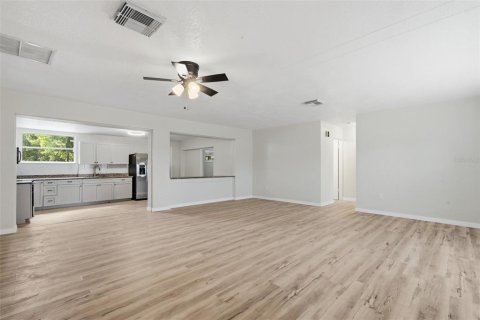 Casa en venta en Saint Petersburg, Florida, 4 dormitorios, 138.61 m2 № 2381274 - foto 10