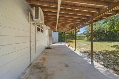 Casa en venta en Saint Petersburg, Florida, 4 dormitorios, 138.61 m2 № 2381274 - foto 3