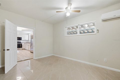 Casa en venta en Saint Petersburg, Florida, 4 dormitorios, 138.61 m2 № 2381274 - foto 21