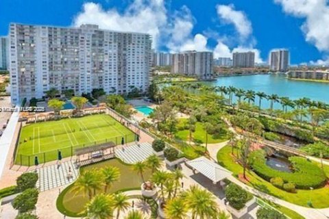 Condo in Aventura, Florida, 2 bedrooms  № 1777839 - photo 1