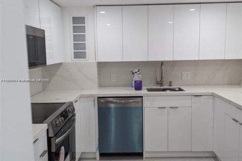 Condo in Aventura, Florida, 2 bedrooms  № 1777839 - photo 3