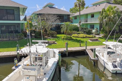 Condo in Stuart, Florida, 2 bedrooms № 2242125