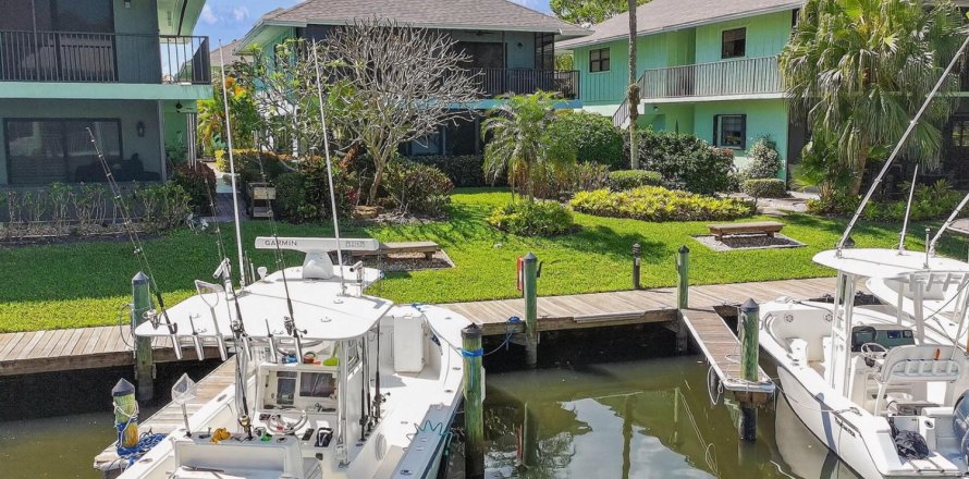 Condominio en Stuart, Florida, 2 dormitorios  № 2242125