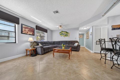 Condominio en venta en Stuart, Florida, 2 dormitorios, 107.21 m2 № 2242125 - foto 12