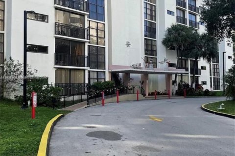 Condominio en alquiler en Sunny Isles Beach, Florida, 1 dormitorio, 71.26 m2 № 2054877 - foto 13