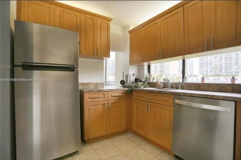 Condominio en alquiler en Sunny Isles Beach, Florida, 1 dormitorio, 71.26 m2 № 2054877 - foto 6