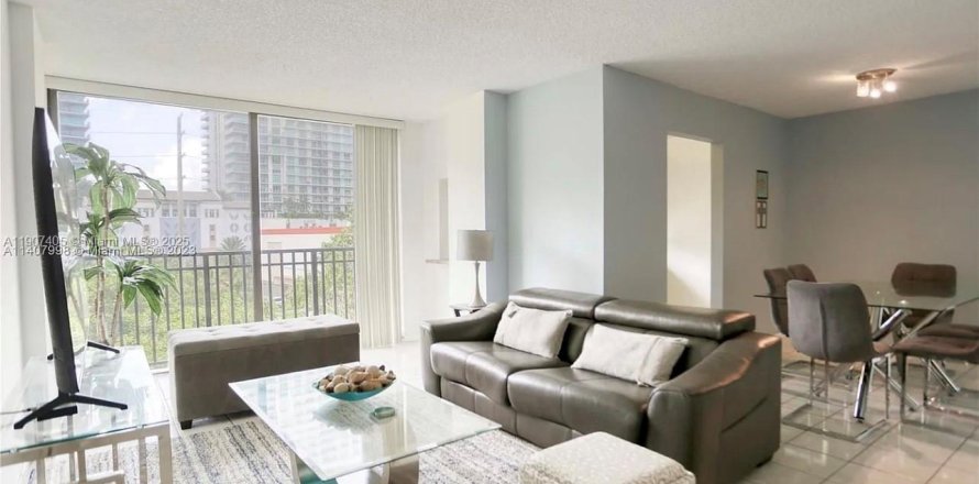 Condominio en Sunny Isles Beach, Florida, 1 dormitorio  № 2054877