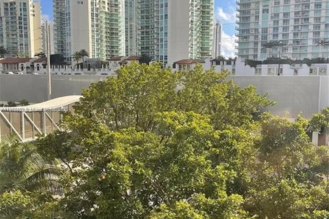 Condominio en alquiler en Sunny Isles Beach, Florida, 1 dormitorio, 71.26 m2 № 2054877 - foto 10