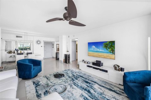 Купить кондоминиум в Авентура, Флорида 2 спальни, 101.45м2, № 1978668 - фото 11