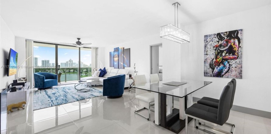 Кондоминиум с 2 спальнями в Авентура, Флорида № 1978668