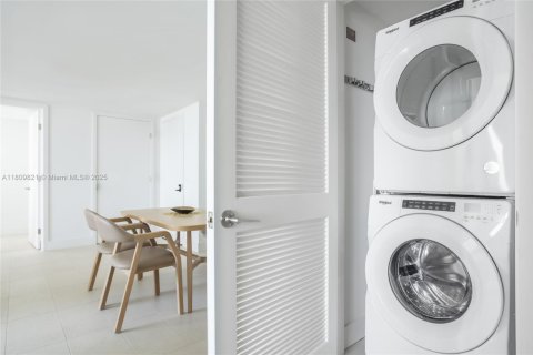 Condominio en alquiler en Miami, Florida, 2 dormitorios, 84.26 m2 № 1875495 - foto 20