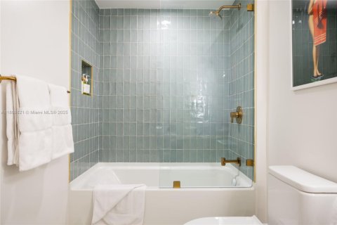 Condominio en alquiler en Miami, Florida, 2 dormitorios, 84.26 m2 № 1875495 - foto 4