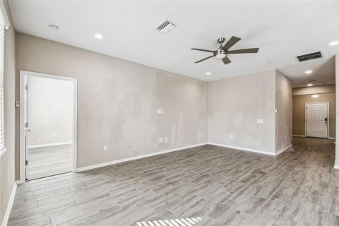 House in Spring Hill, Florida 5 bedrooms, 255.48 sq.m. № 2112941 - photo 25