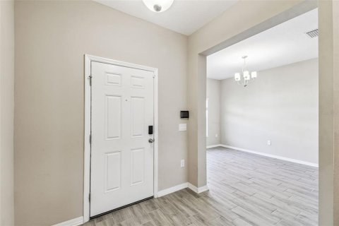 House in Spring Hill, Florida 5 bedrooms, 255.48 sq.m. № 2112941 - photo 10