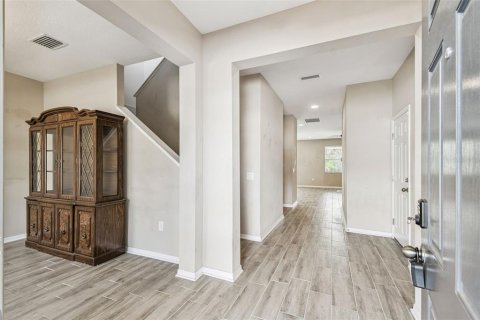 House in Spring Hill, Florida 5 bedrooms, 255.48 sq.m. № 2112941 - photo 9