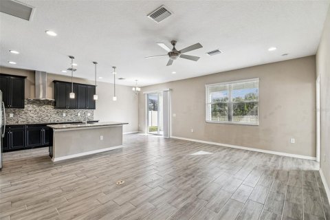 House in Spring Hill, Florida 5 bedrooms, 255.48 sq.m. № 2112941 - photo 23