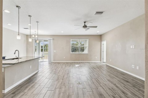 House in Spring Hill, Florida 5 bedrooms, 255.48 sq.m. № 2112941 - photo 22