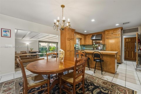 House in Fort Lauderdale, Florida 4 bedrooms, 278.99 sq.m. № 2028967 - photo 18