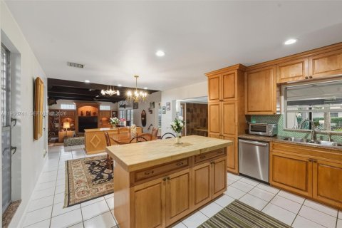 House in Fort Lauderdale, Florida 4 bedrooms, 278.99 sq.m. № 2028967 - photo 21