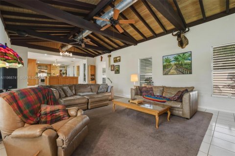 House in Fort Lauderdale, Florida 4 bedrooms, 278.99 sq.m. № 2028967 - photo 26