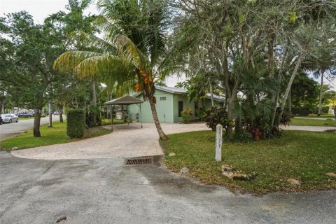 House in Fort Lauderdale, Florida 4 bedrooms, 278.99 sq.m. № 2028967 - photo 8