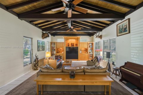 House in Fort Lauderdale, Florida 4 bedrooms, 278.99 sq.m. № 2028967 - photo 24