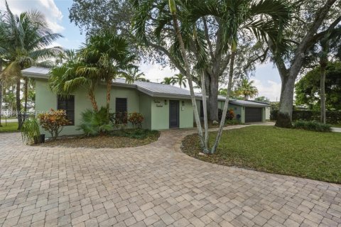 House in Fort Lauderdale, Florida 4 bedrooms, 278.99 sq.m. № 2028967 - photo 3