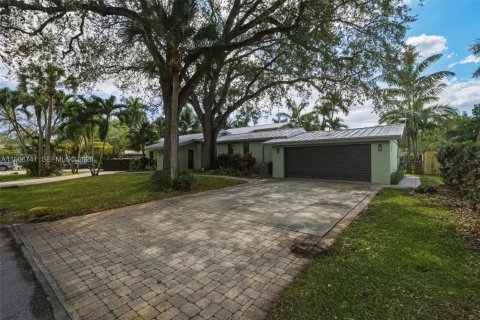 House in Fort Lauderdale, Florida 4 bedrooms, 278.99 sq.m. № 2028967 - photo 6