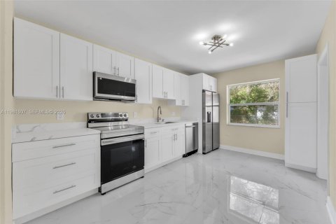 Купить виллу или дом в Вест-Парк, Флорида 3 спальни, 119.66м2, № 2043592 - фото 5