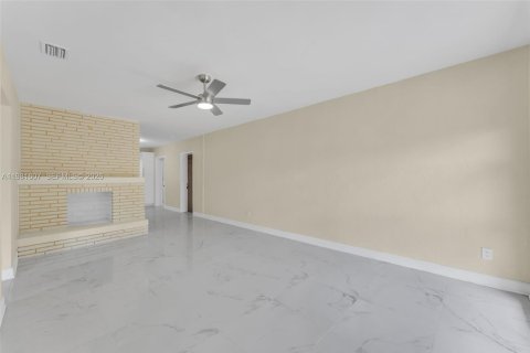 Купить виллу или дом в Вест-Парк, Флорида 3 спальни, 119.66м2, № 2043592 - фото 9