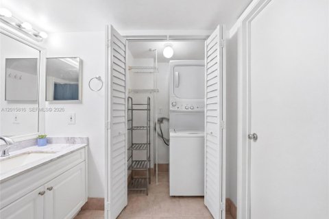 Купить кондоминиум в Форт-Лодердейл, Флорида 1 спальня, 83.05м2, № 2088387 - фото 14
