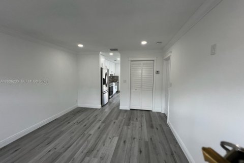 Casa en alquiler en Pompano Beach, Florida, 2 dormitorios, 89.19 m2 № 2084986 - foto 2