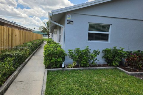 Casa en alquiler en Pompano Beach, Florida, 2 dormitorios, 89.19 m2 № 2084986 - foto 12