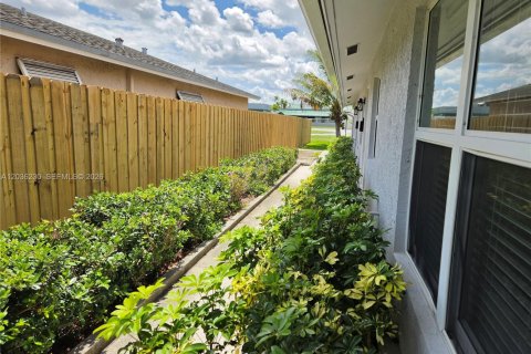 Casa en alquiler en Pompano Beach, Florida, 2 dormitorios, 89.19 m2 № 2084986 - foto 14