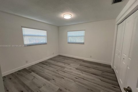 Casa en alquiler en Pompano Beach, Florida, 2 dormitorios, 89.19 m2 № 2084986 - foto 3