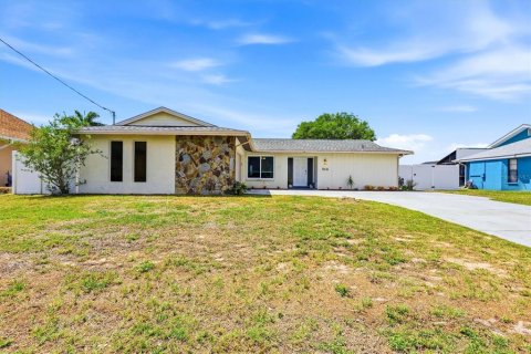 Casa en venta en Port Charlotte, Florida, 3 dormitorios, 143.16 m2 № 2334266 - foto 16