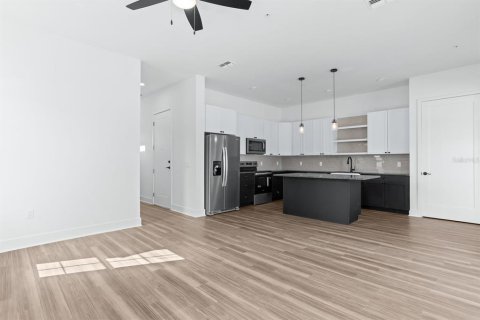 Townhouse in Tampa, Florida 3 bedrooms, 128.48 sq.m. № 2393559 - photo 6