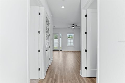 Townhouse in Tampa, Florida 3 bedrooms, 128.48 sq.m. № 2393559 - photo 13
