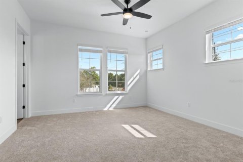 Townhouse in Tampa, Florida 3 bedrooms, 128.48 sq.m. № 2393559 - photo 14