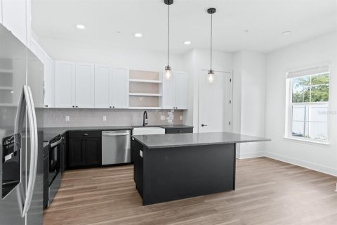 Townhouse in Tampa, Florida 3 bedrooms, 128.48 sq.m. № 2393559 - photo 8
