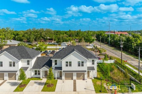 Townhouse in Tampa, Florida 3 bedrooms, 128.48 sq.m. № 2393559 - photo 27
