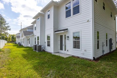 Townhouse in Tampa, Florida 3 bedrooms, 128.48 sq.m. № 2393559 - photo 25