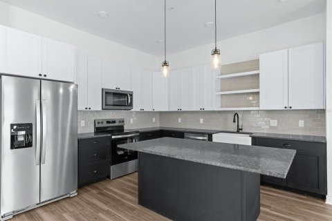 Townhouse in Tampa, Florida 3 bedrooms, 128.48 sq.m. № 2393559 - photo 4
