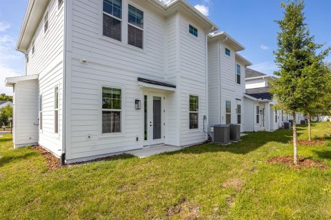 Townhouse in Tampa, Florida 3 bedrooms, 128.48 sq.m. № 2393559 - photo 24