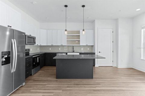 Townhouse in Tampa, Florida 3 bedrooms, 128.48 sq.m. № 2393559 - photo 5