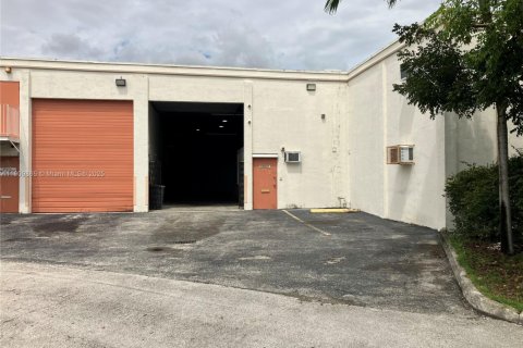 Купить коммерческую недвижимость в Катлер-Бей, Флорида № 1965481 - фото 1