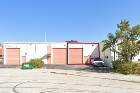 Купить коммерческую недвижимость в Катлер-Бей, Флорида № 1965481 - фото 4