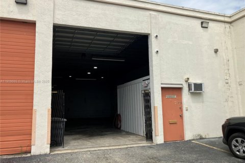 Купить коммерческую недвижимость в Катлер-Бей, Флорида № 1965481 - фото 2