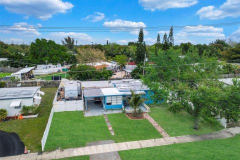 House in Pompano Beach, Florida 2 bedrooms, 63.82 sq.m. № 2047496 - photo 29